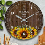 Rustikale Sonnenblumen und Name der Holzfamilie Große Wanduhr<br><div class="desc">Spaß,  personalisiertes Design. Macht das perfekte Geschenk für ein Haus Erwärmung,  Hochzeit,  oder jeden Anlass!</div>