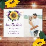 Rustikale Sonnenblumenleuchten Lila Foto Save the  Save The Date<br><div class="desc">Diese speichern die Dattelkarten mit rustikalen Aquarellsonnenblumen und lila Blumendesign mit Saitenleuchten. Sie sind Teil einer Kollektion, die eine komplette Palette von passenden Hochzeitseinladungen und Schreibwaren umfasst. Personalisieren Sie sie mit Ihrem eigenen Text und Foto. Besuchen Sie unseren Shop, um die ganze Palette von Artikeln zu sehen, die Sie für...</div>