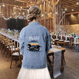 Rustikale Sonnenuntergangs-Hochzeit am Vintage Loo Jeansjacke