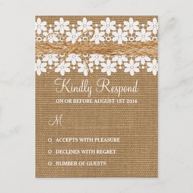 Rustikale Spitzen- und Burlap-Hochzeitsreaktion Po Einladungspostkarte (Vorderseite)