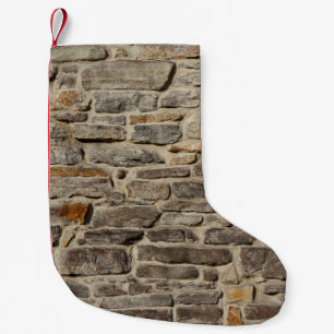 Rustikale Steinmauer, strukturierte Dekoration Kleiner Weihnachtsstrumpf