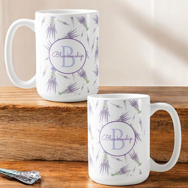 Rustikale trockene Lavendel Blume Bündel Monogramm Kaffeetasse (Monogram template mug design on both sides of handle.)