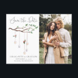 Rustikale Watercolor Forest Lights Save the Date Ankündigungspostkarte<br><div class="desc">Rustikale Watercolor Forest Lights Save the Date - unsere Save the Date Postkarte zeigt Ihr schönes Foto mit Kalligraphie und Waldzweigen mit Lichtern und Blumen. Save the Date Postkarte ist Teil einer Sammlung.</div>