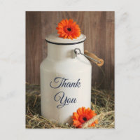 Rustikale weiße Milchkanne mit Blumen Danke