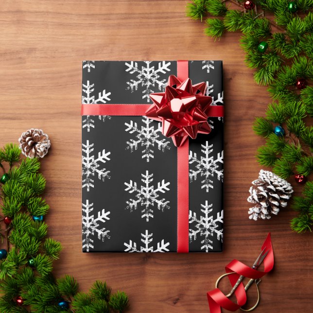 Rustikale weiße Schneeflocken schwarz Geschenkpapier (Feiertagsgeschenk)