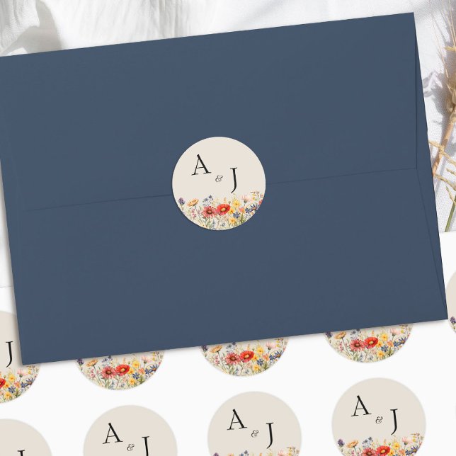 Rustikale Wildblume Mit Monogramm Blumenhochzeit Runder Aufkleber (Monogram Initials wedding stickers from the Rustic Wildflower Wedding Collection by Darling & May)
