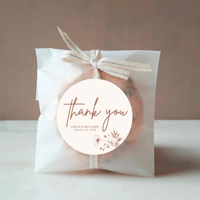 Rustikale Wildblume Terracotta Boho Wedding Runder Aufkleber (Rustic wildflower terracotta round sticker adds boho charm to personalized wedding details.)