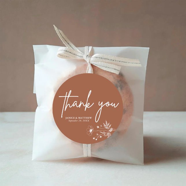Rustikale Wildblume Terracotta Boho Wedding Runder Aufkleber (Rustic wildflower terracotta round sticker adds warm boho charm to wedding details.)