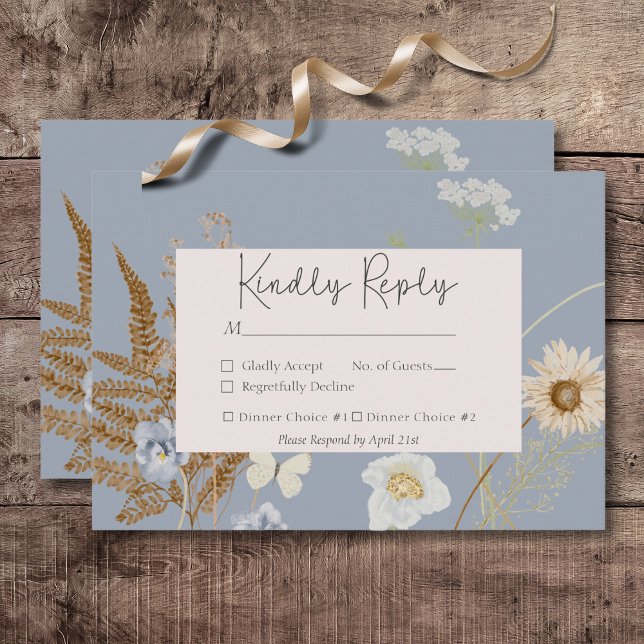 Rustikale Wildblumen Monogramm Dusty Blue RSVP Karte (Rustic Wildflowers Monogram Dusty Blue Wedding Response Card)