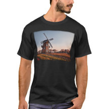 Rustikale Windmühle und Tulip Fields Sunset