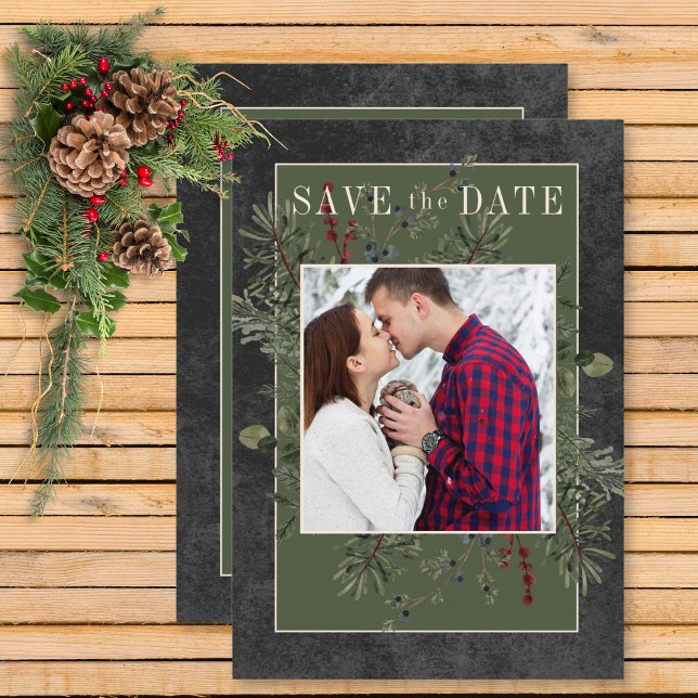 Rustikale Winterfrüchte & Pine Black Save The Date (Rustic Winter Berries & Pine Black Wedding Save the Date Card)