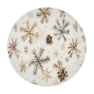 Rustikale Winterschneeflocken und Pinecone Schneidebrett