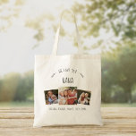 Rustikale WIR LIEBE SIE NANA Großmutter Foto Colla Tragetasche<br><div class="desc">Dieses moderne Foto-Collage Tote-Tasche ist ein wunderbares Geschenk für Ihre Großmutter. Die rustikale,  abgerundete Blattsalierung neben der skurrilen handgeschriebenen dunkelgrauen Typografie - hier liest WE LIEBE YOU NANA - ist modern,  elegant und schlicht. Passen Sie sich mit Ihren eigenen Lieblings-Fotos,  Namen und Nachrichten an.</div>