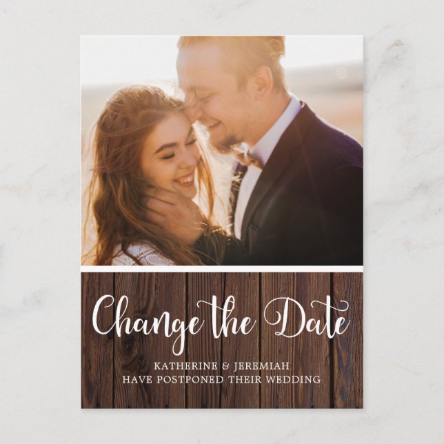 Rustikale Wood Script Hochzeit Postkarte (Vorderseite)