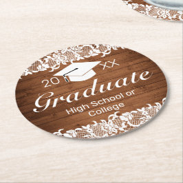 Rustikaler Abschluss aus Holz und Weißspitzen Runder Pappuntersetzer