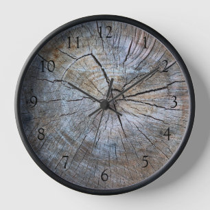 Rustikaler Baum-Ringelbaum, beängstigend Uhr