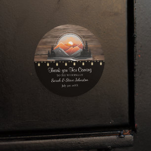 Rustikaler Bergwald Sonnenuntergang Gastgeschenk H Runder Aufkleber