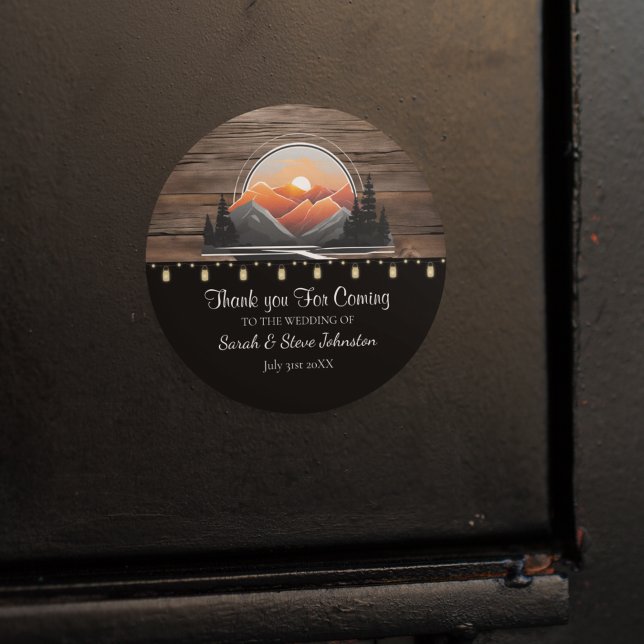 Rustikaler Bergwald Sonnenuntergang Gastgeschenk H Runder Aufkleber (Rustic Mountain Wedding Favor Sticker)