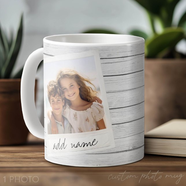 Rustikaler Bilderrahmen mit Shiplap-Hintergrunddru Kaffeetasse (Custom Photo Mug for Gifts )