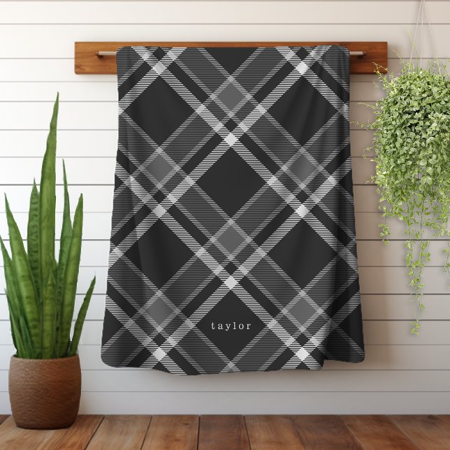 Rustikaler dunkler Holzkohle Grau Tartan Kariert m Sherpadecke (Personalize this rustic tartan plaid blanket with your name or monogram initials.)