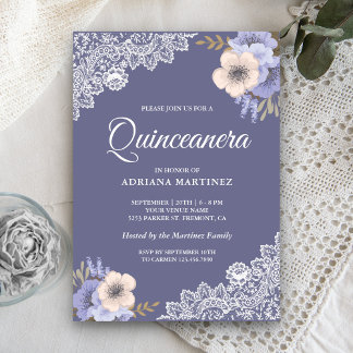 Rustikaler Dusty Lila Floral Lace Quinceanera Einladung