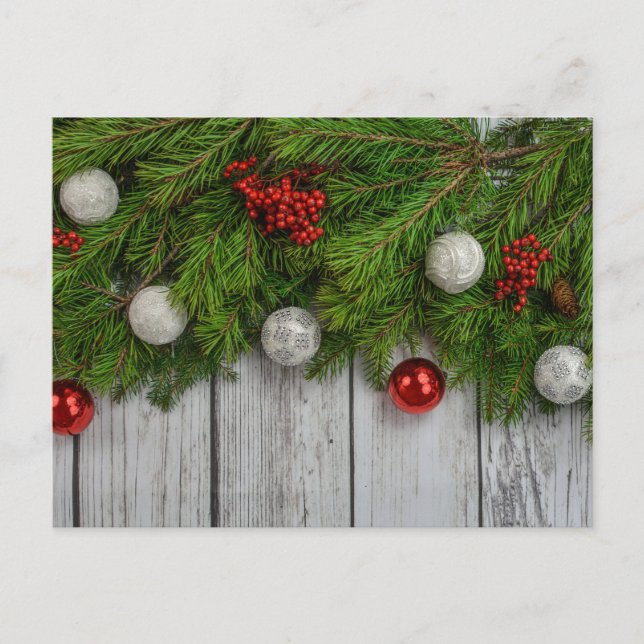 Rustikaler Ferienbaum: Kiefern, Holly & Baubles Postkarte (Vorderseite)