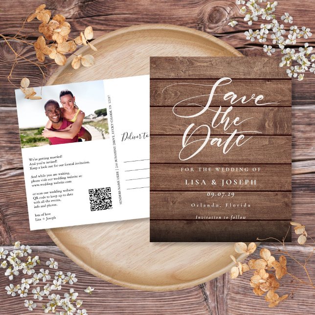 Rustikaler Foto QR-Code Save the Date Postkarte (Rustic Wood Photo QR Code Save the Date Postcard)