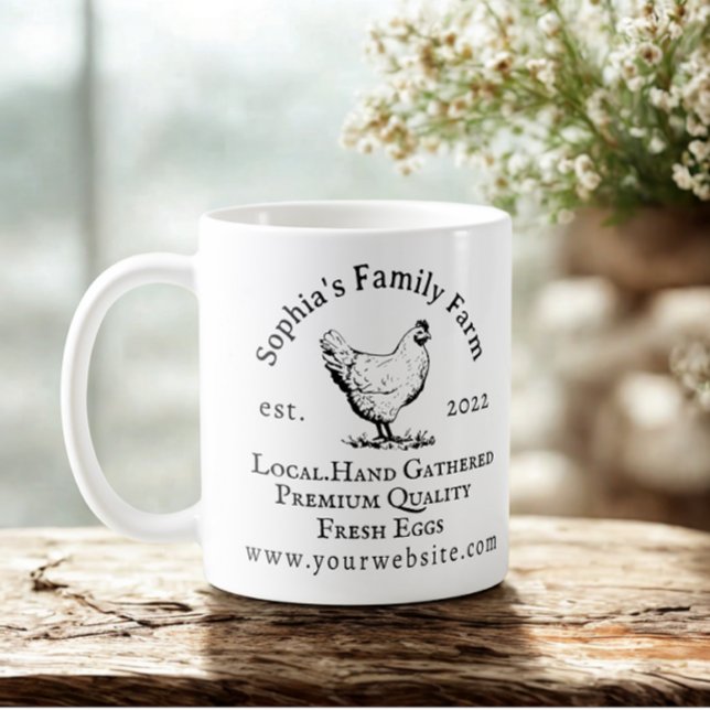 Rustikaler Hühnerhof Geschäft Schwarz Text Kaffeetasse (Rustic family chicken farm business coffee mug.)
