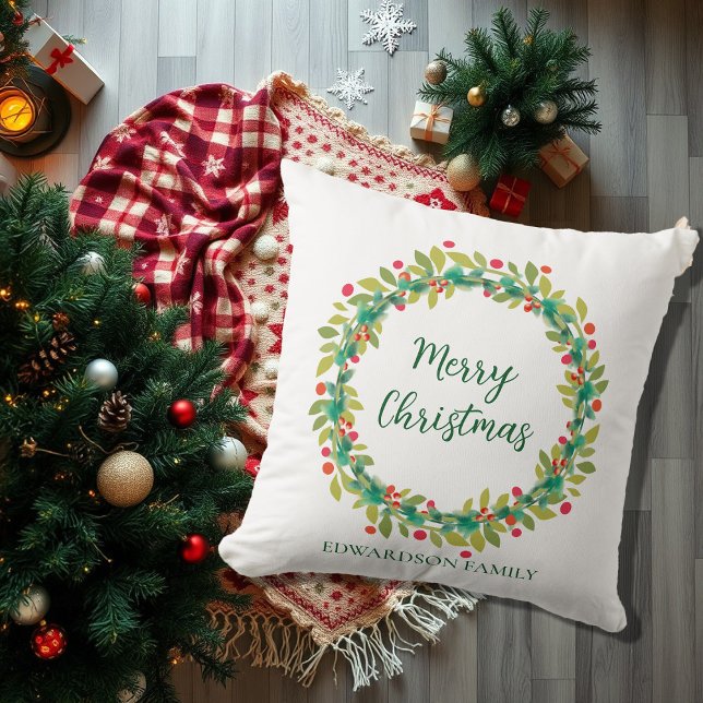 Rustikaler Kranz Familienname Frohe Weihnachten Kissen (Rustic wreath family name Merry Christmas Throw Pillow.
Very nice pillow for the holiday season.)