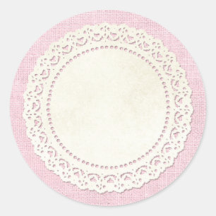 Rustikaler Land-SpitzeDoily auf schäbiger rosa Runder Aufkleber