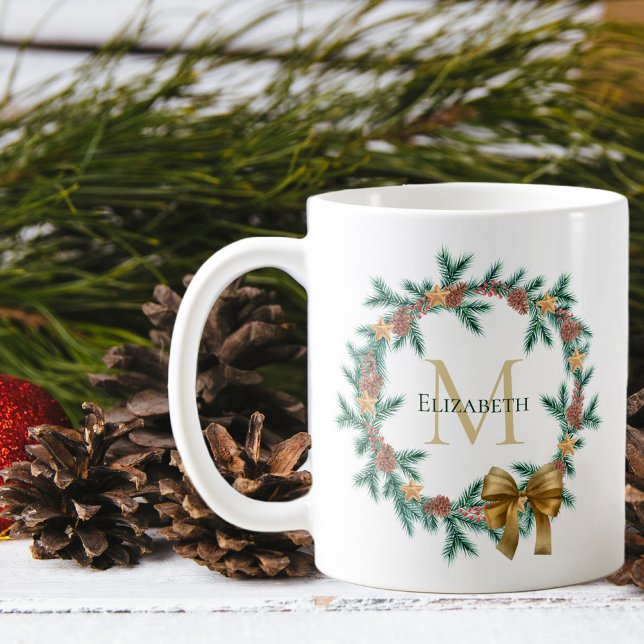 Rustikaler Pinecone | Stars Weihnachtsfeiermongram Kaffeetasse (Von Creator hochgeladen)