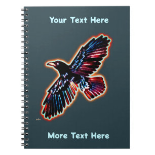 Rustikaler Raven auf der inneren Birkenrinde Notizblock