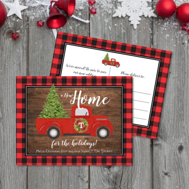 Rustikaler Red Christmas Truck Kariert Wood Moving Postkarte (Rustic Christmas Red Truck on Wood & Red/Black Buffalo Plaid New Home Moving Announcement Post Card)