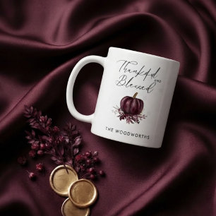 Rustikaler Thanksgiving-Kürbis-Burgunder-Blätter-K Kaffeetasse