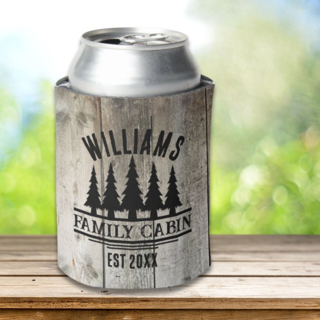 Rustikaler Wald Personalisierte Familienhäuser Nam Dosenkühler (Rustic Forest Personalized Family Cabin Name Est Can Cooler)