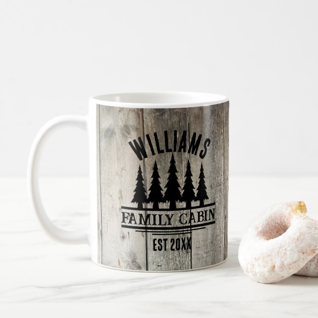Rustikaler Wald Personalisierte Familienhäuser Nam Kaffeetasse (Mit Donut)