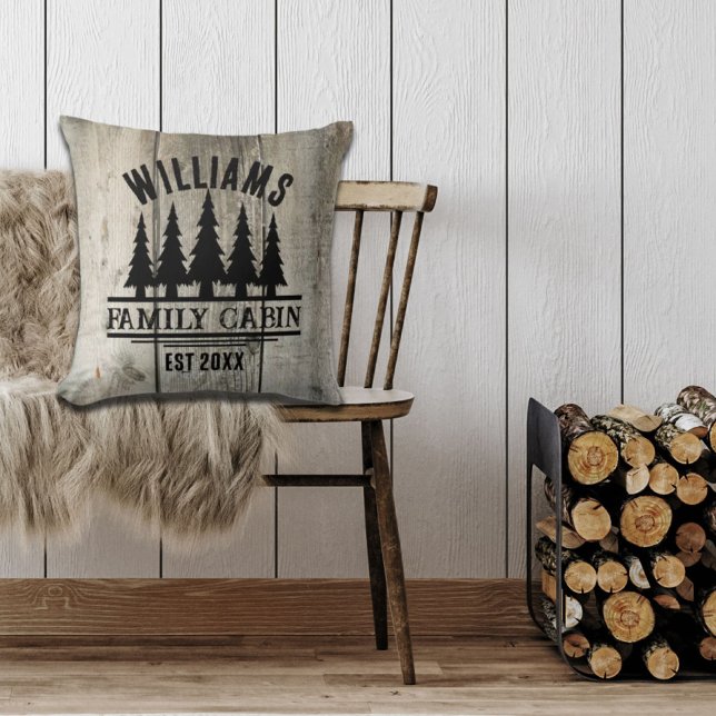 Rustikaler Wald Personalisierte Familienhäuser Nam Kissen (Rustic Forest Personalized Family Cabin Name Est Throw Pillow)