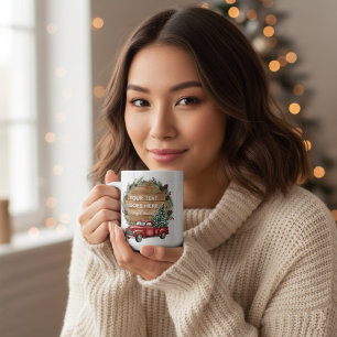 Rustikaler Weihnachts-Türkrans mit rotem Lastwagen Kaffeetasse