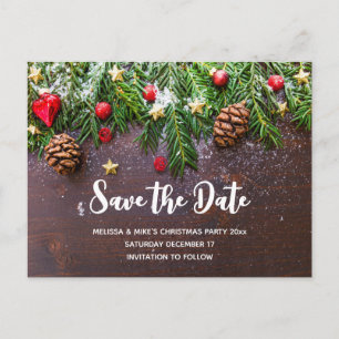 Rustikaler Weihnachtstisch Save the Date mit Kiefe Einladungspostkarte