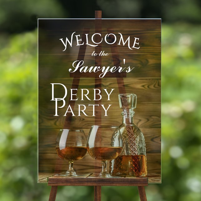 Rustikaler Whiskey Derby Party Willkommen Acrylschild (Rustic whiskey decanter and glasses derby party acrylic welcome sign)