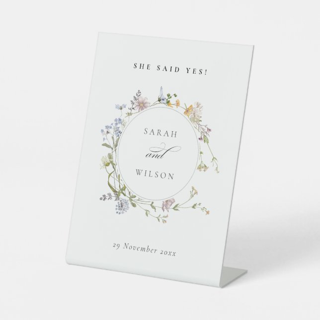Rustikaler Wiesen Blumenreath Sie sagte ja Sockelschild (Vorderseite)