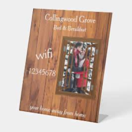 Rustikales Bed and Breakfast 🌿 WiFi-Info Sockelschild