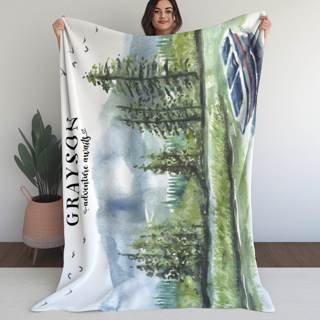 Rustikales Bergabenteuer mit Boot + Individuelle N Fleecedecke (Rustic Mountain Adventure with Boat + Custom Name Fleece Blanket (L))