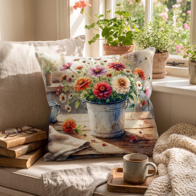 Rustikales Blumen-Eimer-Stillleben Kissen (Von Creator hochgeladen)