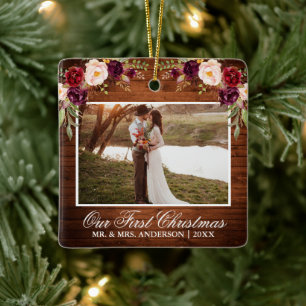 Rustikales Burgunder Blumenholz Keramikornament