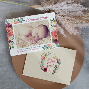 Rustikales Burgundy Floral Baby Girl Foto Birth Ankündigung