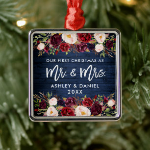 Rustikales Burgundy Floral First Christmas Blue Ornament Aus Metall