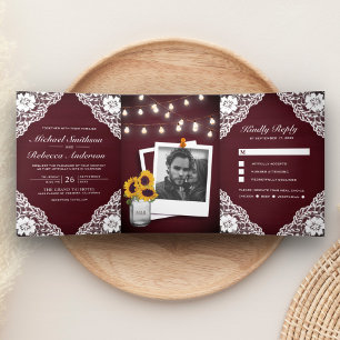 Rustikales Burgundy-Holz-Spitzen-Lichter Hochzeit Dreifach Gefaltete Einladung
