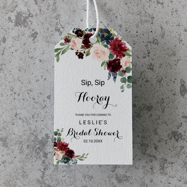 Rustikales Burgundy Sip Hooray Brautparty Geschenkanhänger (Von Creator hochgeladen)