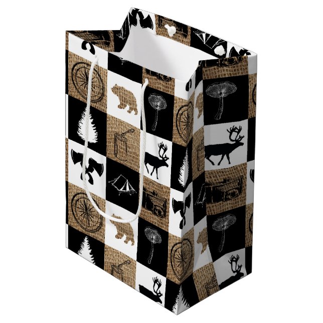 Rustikales Camping Outdoor Adventure Mittlere Geschenktüte (Vorderseite Schrägansicht)